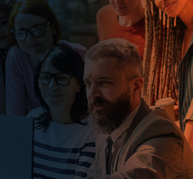 time de colaboradores analisando os melhores beneficios da plataforma de analise de riscos psicossociais