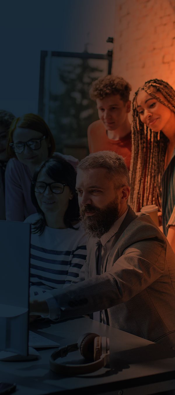 time de colaboradores analisando os melhores beneficios da plataforma de analise de riscos psicossociais